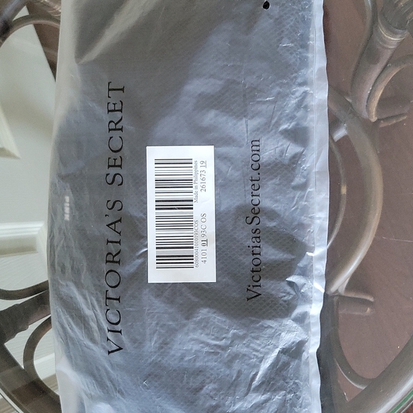 Victoria's Secret PINK Duffle Bag- Black - Picture 8 of 9